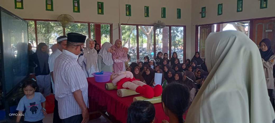 Penyuluh KUA Penrang Berikan Bimbingan Penyelenggaraan Jenazah di SMAN 8 Wajo