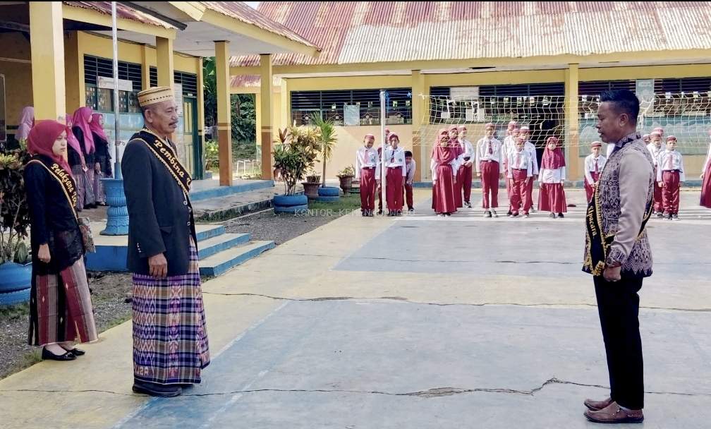 MIN 2 WAJO Gelar Upacara Hari Guru Nasional