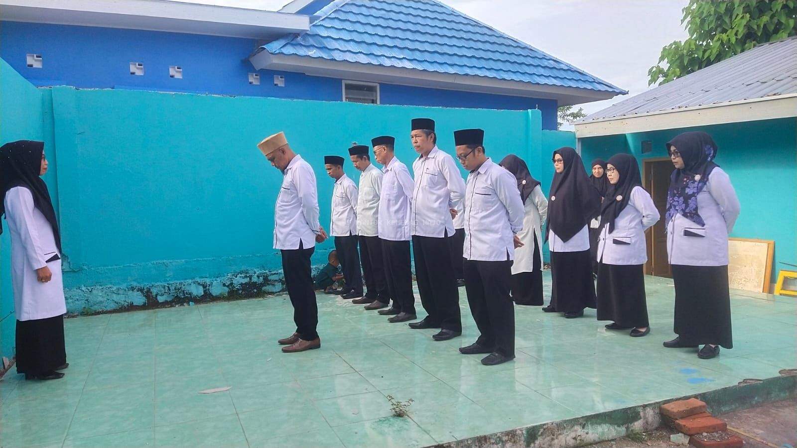 KUA Tempe Laksanakan Apel Pagi, Pembina Apel: Harap Tetap Solid