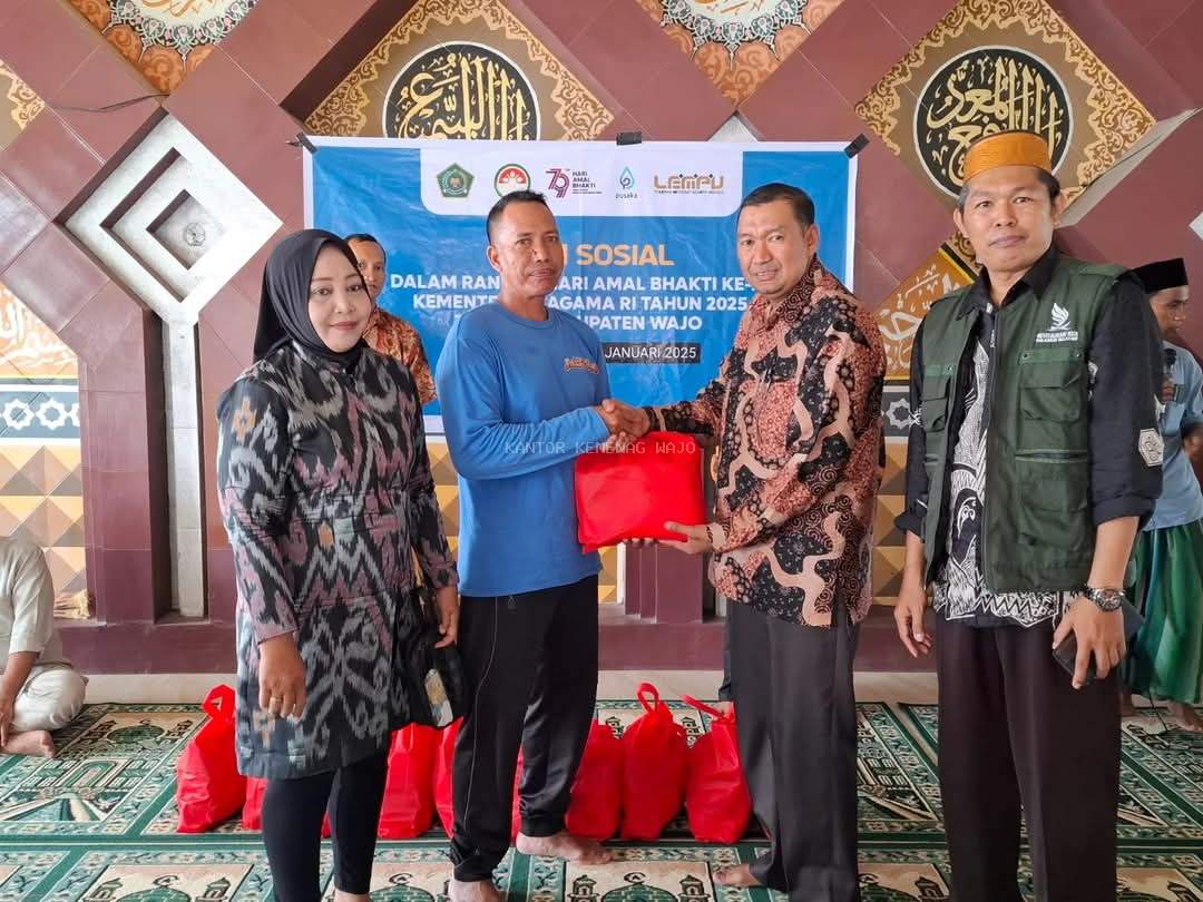 Ratusan Paket Sembako Diserahkan Kemenag Wajo untuk Warga Terdampak Banjir