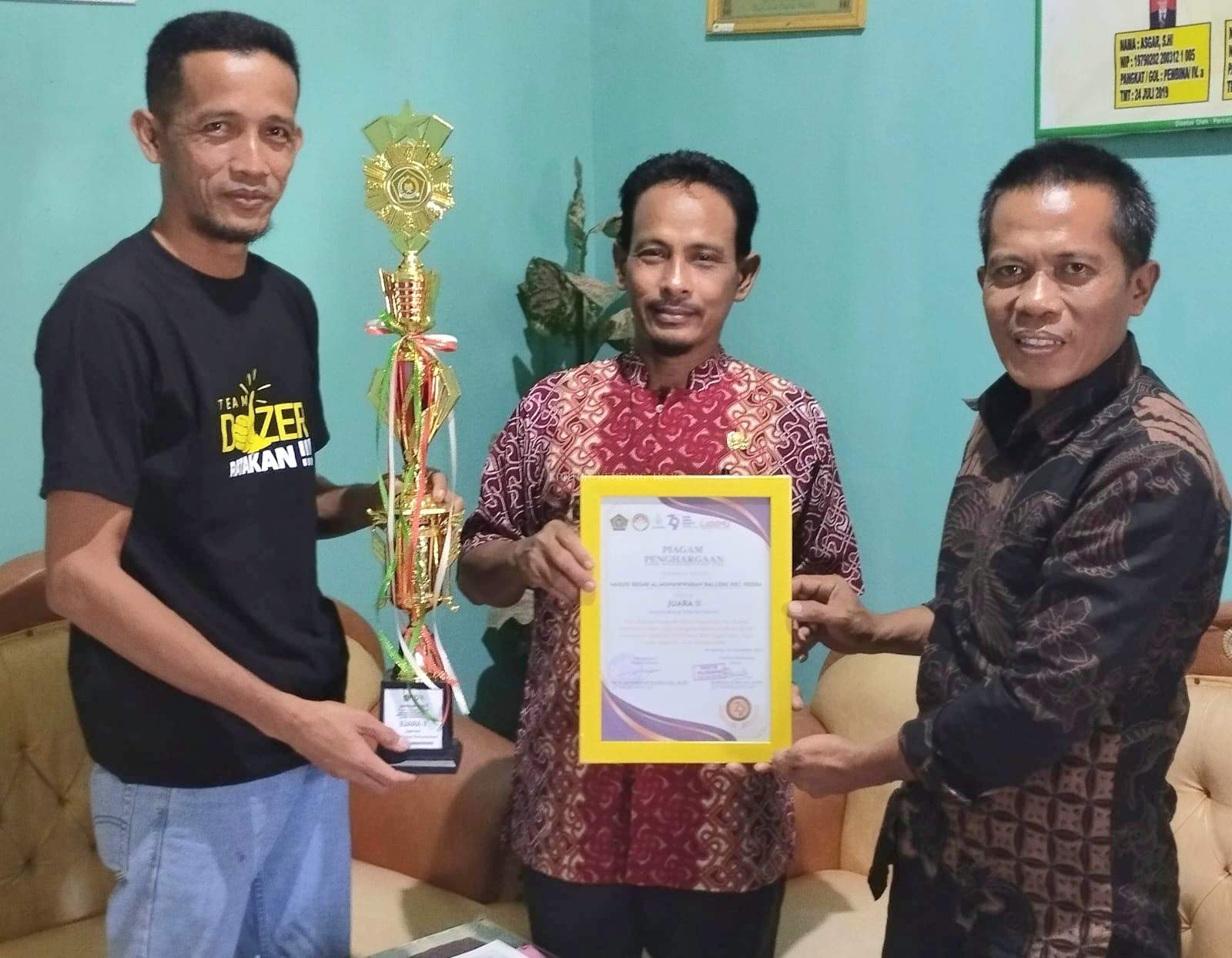 Masjid Besar Al-Munawwarah Ballere Terima Sertifikat dan Piala Ampera Tingkat Kab. Wajo