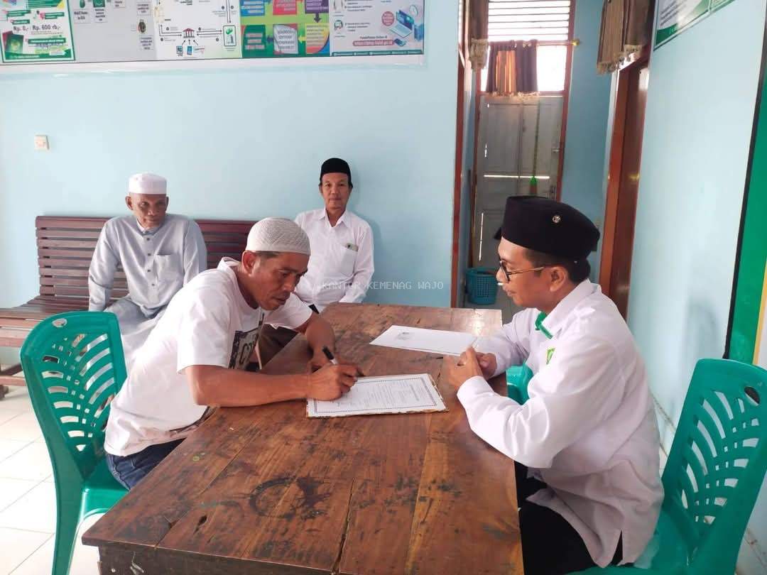 Perjalanan Spiritual: Mantan Mualaf Kembali Bersyahadat di KUA Pammana