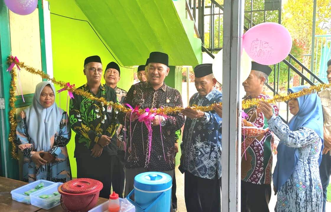 Kakan Kemenag Hadiri Silaturahmi dan Resmikan Koperasi Assiddiq MIN 1 Wajo