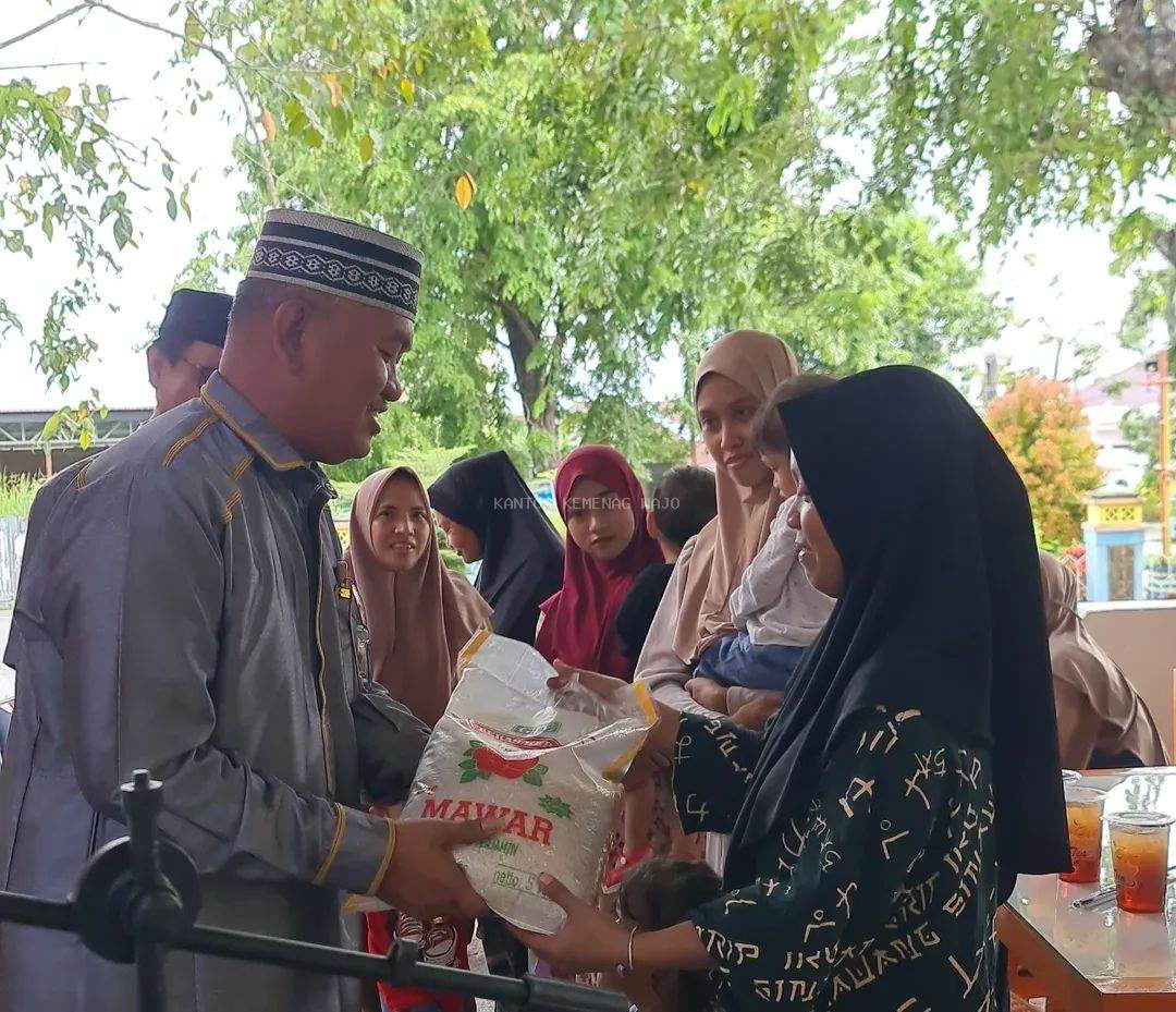 Kakan Kemenag Hadiri dan Serahkan Bantuan dalam Program Jum’at Berkah Lazismu