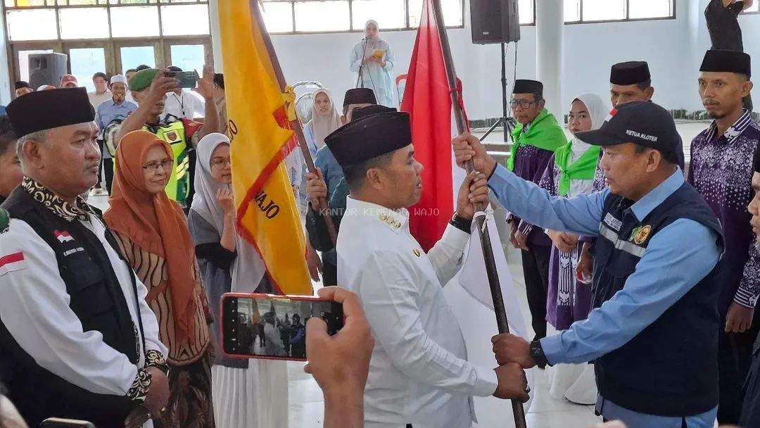 Bupati Wajo Resmi Lepas Jamaah Haji 2025, Ingatkan Jaga Nama Baik Daerah