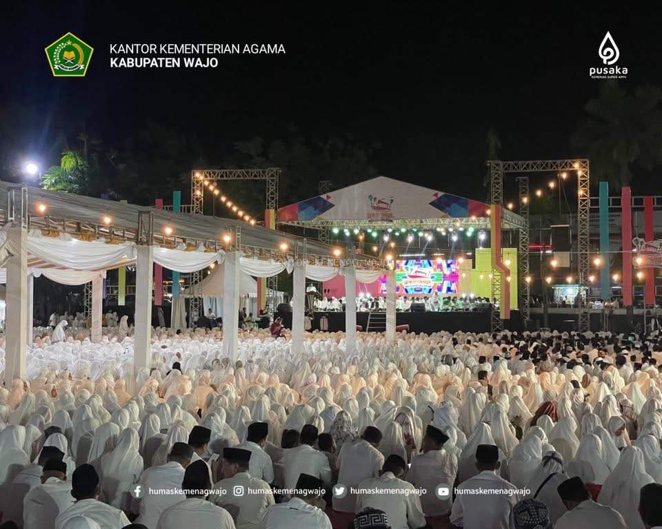 KaKan Kemenag Wajo Hadiri Festival Danau Tempe 2025, Ribuan Warga Padati Lokasi Pembukaan