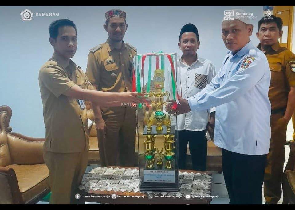 Kafilah Belawa Serahkan Kembali Piala Bergilir MTQ ke-35 Kabupaten Wajo 