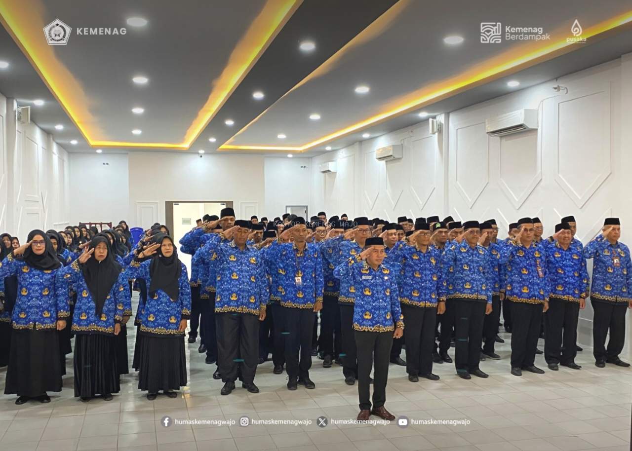 Ditengah Gerimis, ASN Kemenag Wajo Tetap Tegak Peringati Hari Kesadaran Nasional