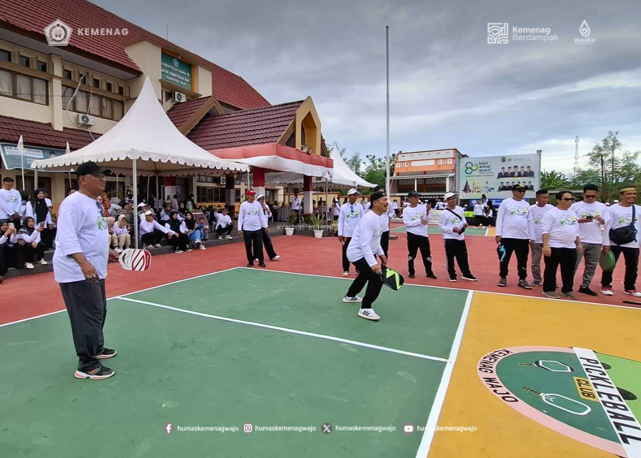 Kakanwil Kemenag Sulsel dan Kakan Kemenag Wajo Curi Perhatian di Arena Pickleball