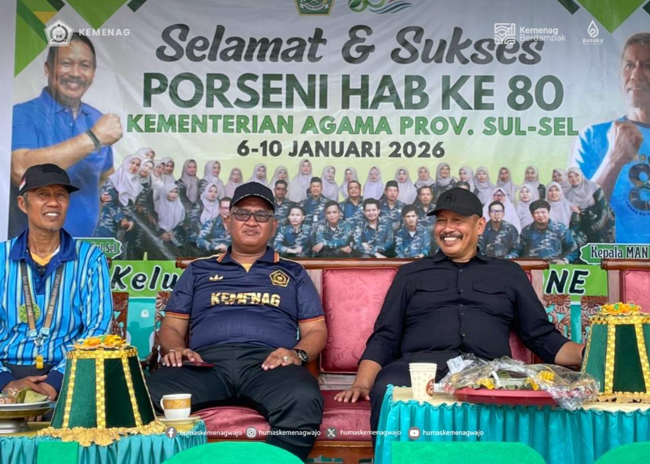 Kakanwil Kemenag Sulsel Bersama Kakan Kemenag Wajo Saksikan Laga Tim Voli Putra Pelajar Wajo di Porseni HAB ke-80