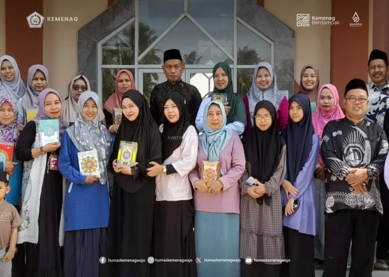 Perkuat Syiar Ramadan, KUA Belawa Bersama MAN Wajo Distribusikan Wakaf Al-Qur’an